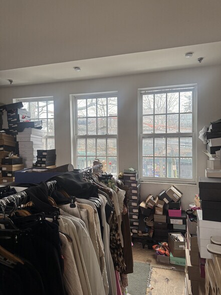 More Photos Of 63 Middle Neck Rd, Great Neck Storefront Retail Office For Lease