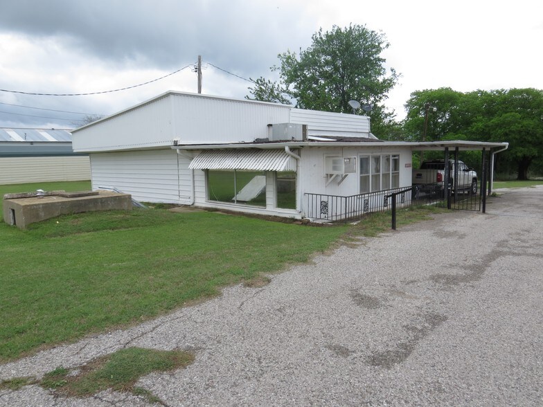 More Photos Of 3336 S Commerce St, Ardmore Self Storage For Sale