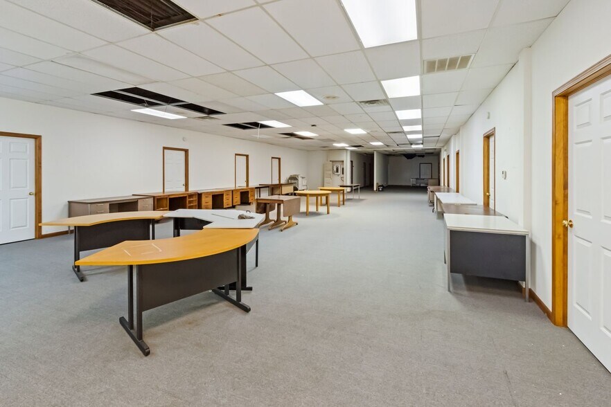 More Photos Of 2317-2323 E Lincolnway, Sterling Medical For Lease