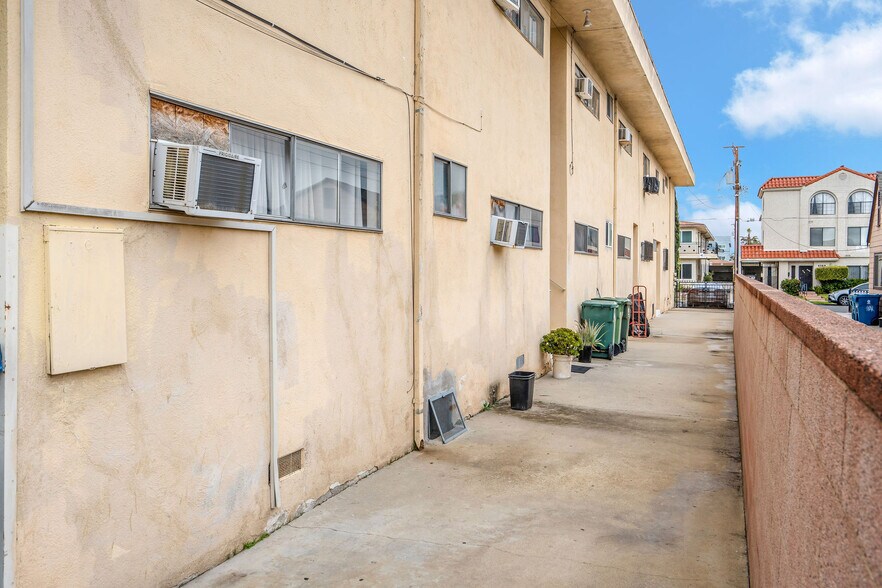 More Photos Of 4376 W 134th St, Hawthorne Apartments For Sale