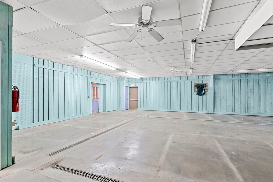 More Photos Of 2929 Clifty Dr, Madison Flex For Sale