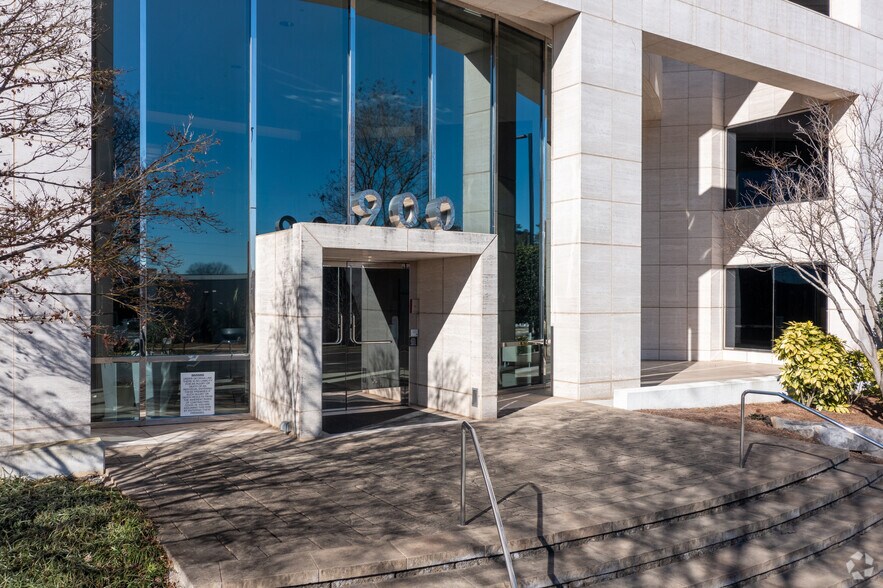 More Photos Of 900 Ashwood Pky, Atlanta Office For Lease