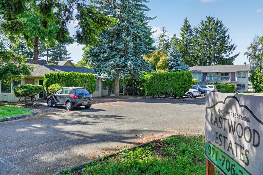 Primary Photo Of 19109-19123 SE Yamhill St, Gresham Apartments For Sale