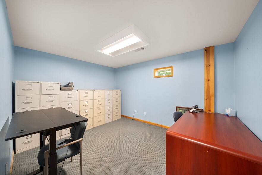 More Photos Of 421 Jones Rd, Highlands Warehouse For Lease