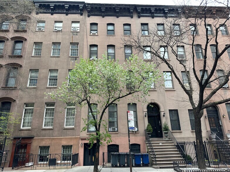 More Photos Of 133 E 35th St, New York Apartments For Sale