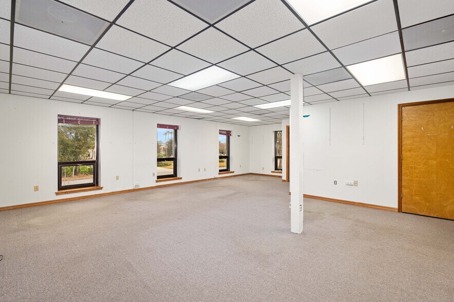 More Photos Of 3 Sunshine Blvd, Ormond Beach Manufacturing For Lease