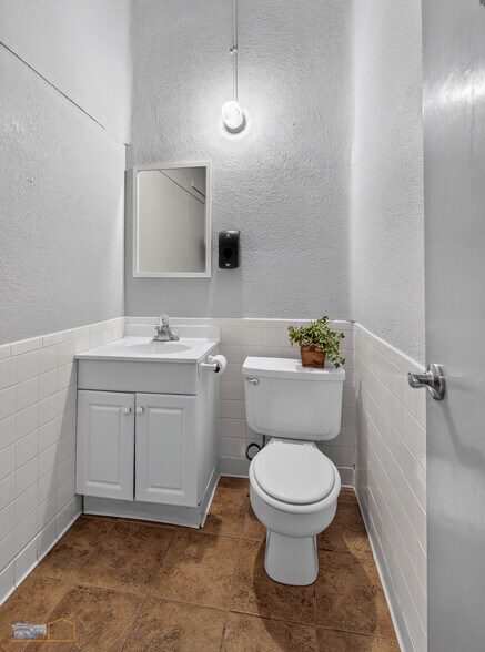 More Photos Of 2207-2209 9th St, Greeley Flex For Sale