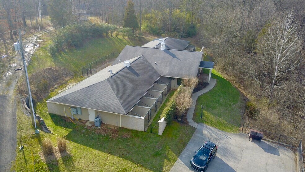 More Photos Of 5007 Max Ridge Ct, Louisville Veterinarian Kennel For Sale