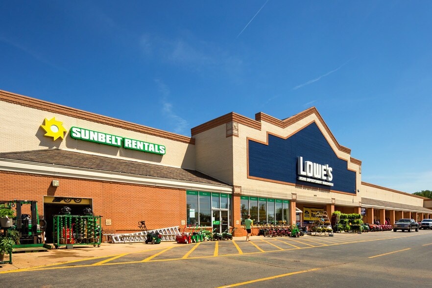 More Photos Of 9645-9759 Sam Furr Rd, Huntersville Unknown For Lease