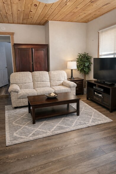 More Photos Of 1607 Magnolia Ave, Buena Vista General Retail For Sale