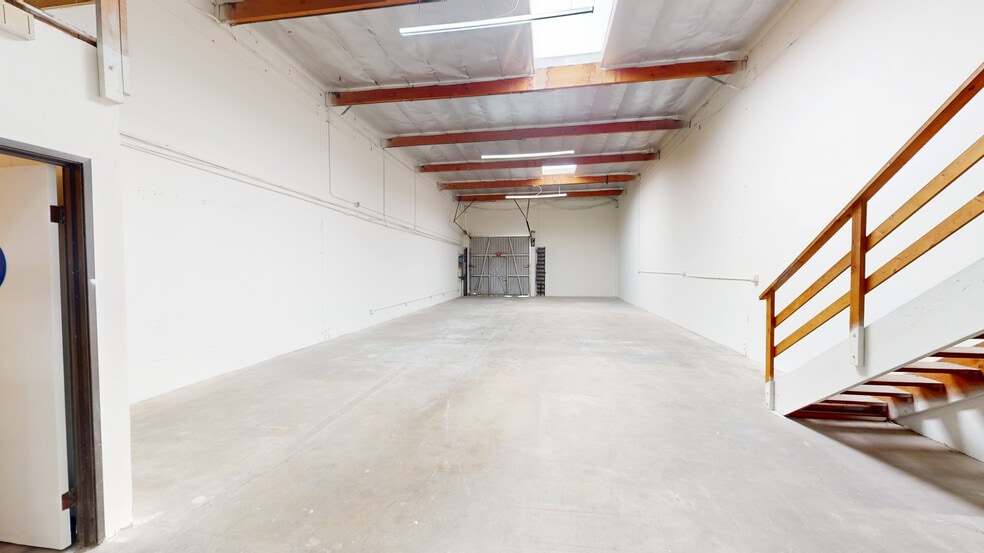 More Photos Of 1961-1977 Freeman Ave, Signal Hill Manufacturing For Lease