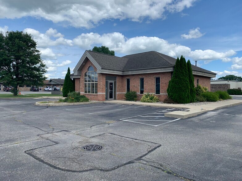 More Photos Of 422 N Main St, Middlebury Showroom For Lease