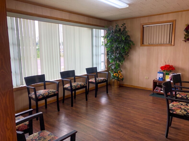 More Photos Of 302 W Main St, Bowling Green Healthcare For Sale
