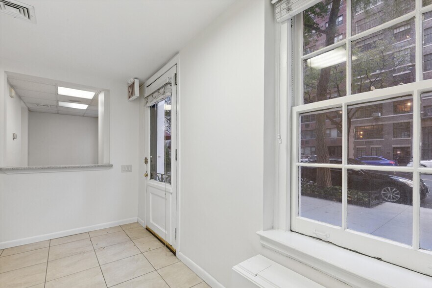 More Photos Of 340 E 72nd St, New York Apartments For Sale