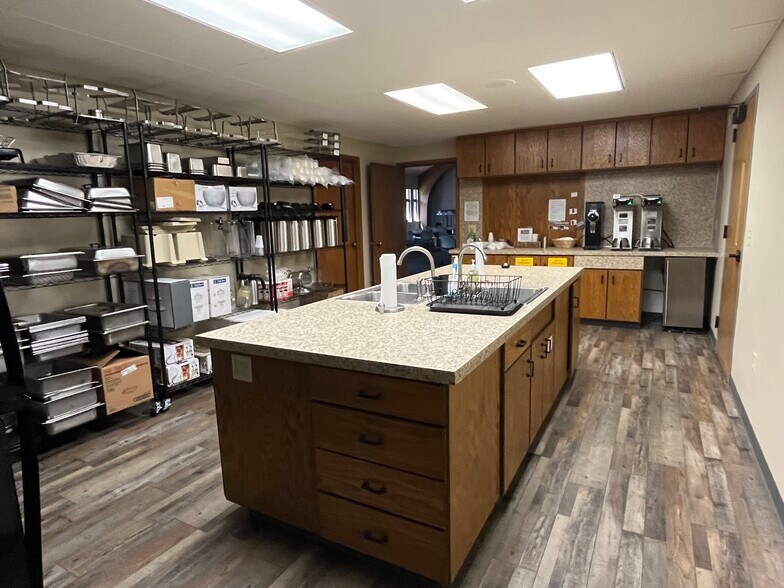 More Photos Of 6595 Cascade Rd SE, Grand Rapids Religious Facility For Lease