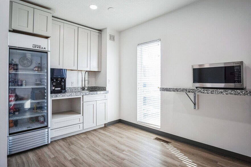 More Photos Of 940 N 400 E, North Salt Lake Office For Sale