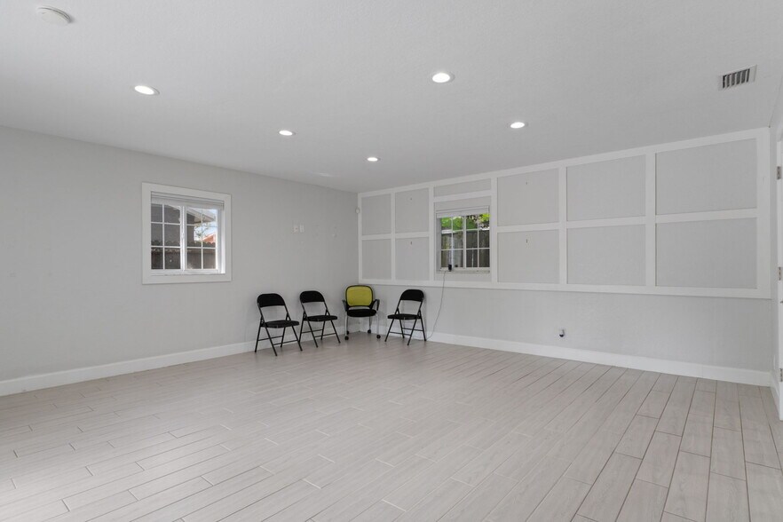 More Photos Of 17110 Gunn Hwy, Odessa Loft Creative Space For Sale