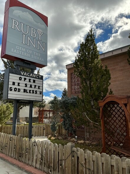 Primary Photo Of 333 Main St, Bridgeport Hotel For Sale