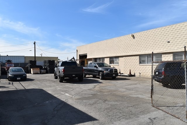 More Photos Of 12177-12179 Branford St, Sun Valley Manufacturing For Lease