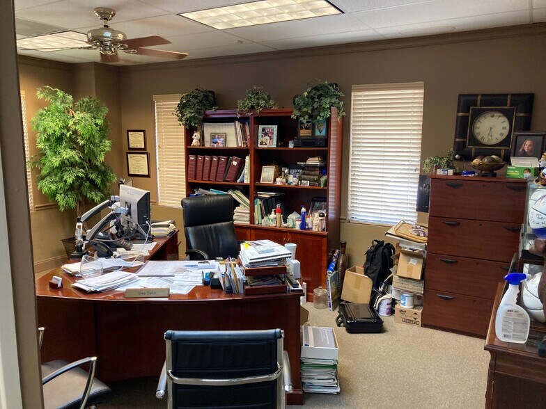 More Photos Of 2099 Hillshire Cir, Memphis Light Distribution For Lease