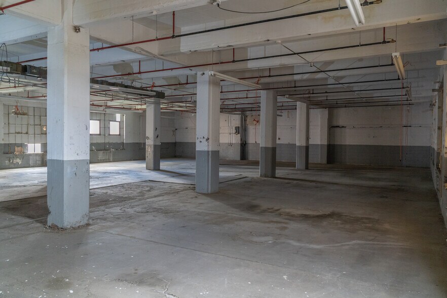 More Photos Of 1575 Lake St, Elmira Manufacturing For Lease