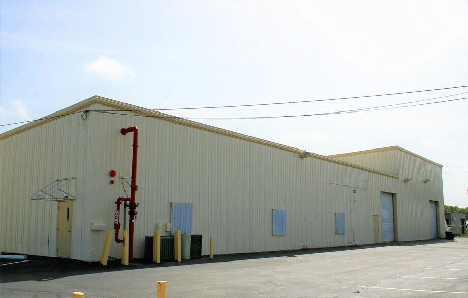 More Photos Of 1880 SE Federal Hwy, Stuart Warehouse For Lease