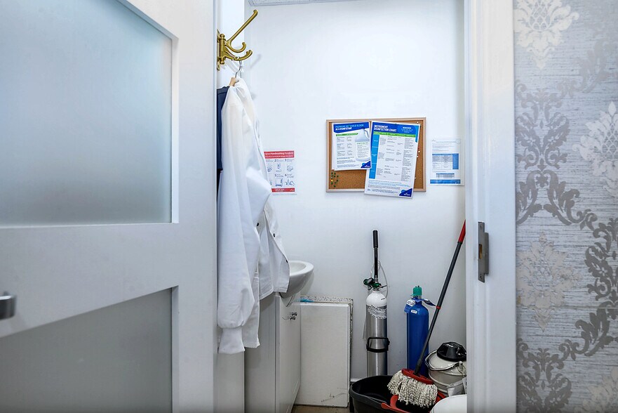 More Photos Of 1650 Elgin Mills Rd E, Richmond Hill Medical For Sale