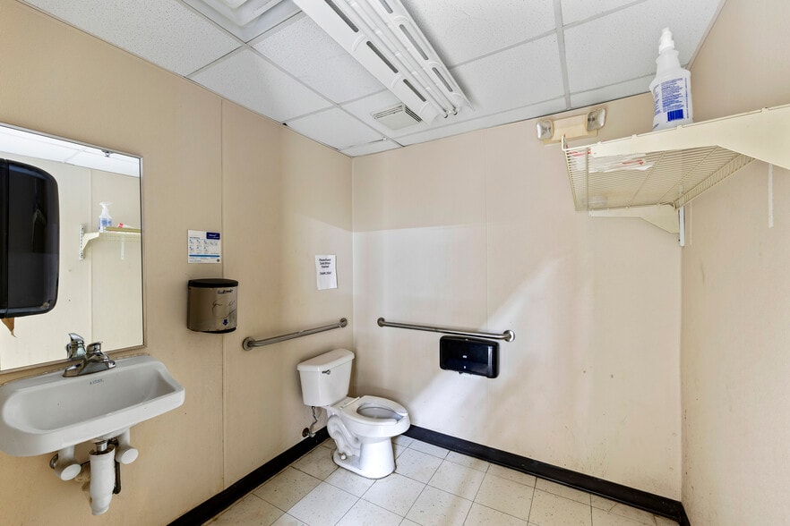 More Photos Of 4200 Skyhawk Pky, Martin Supermarket For Lease