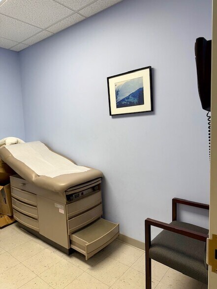 More Photos Of 333 Old Hook Rd, Westwood Medical For Sale