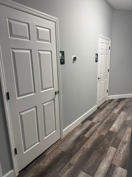 More Photos Of 1061 S Sun Dr, Lake Mary General Retail For Sale