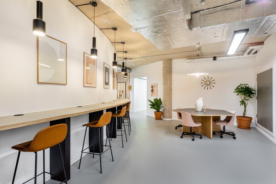 More Photos Of 3377 S Price Rd, Chandler Coworking Space