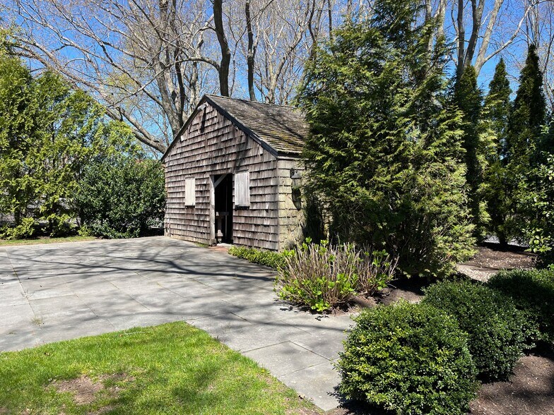 More Photos Of 370 Manor Ln, Jamesport Restaurant For Sale