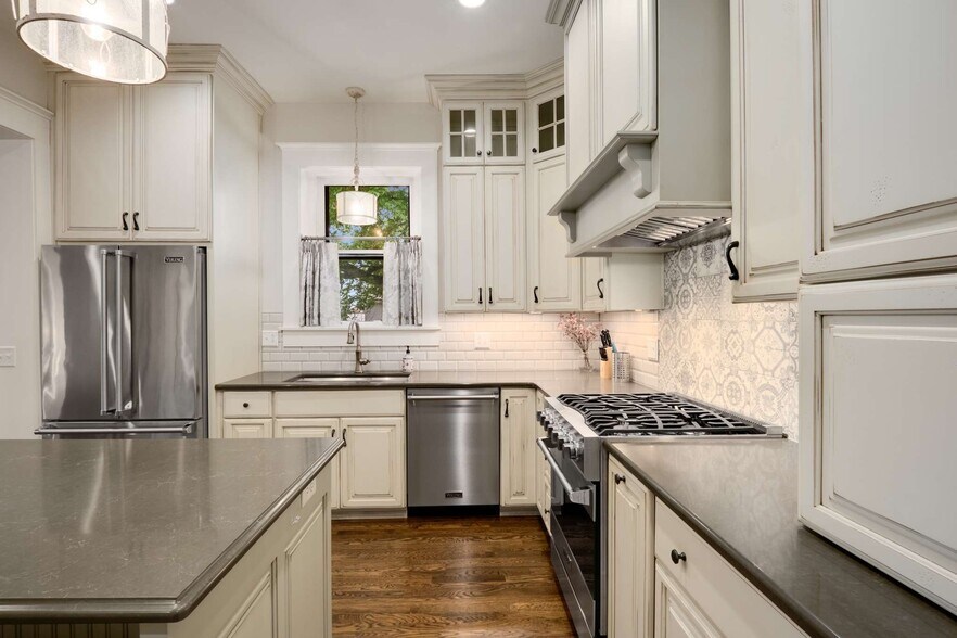 More Photos Of 1308 6th Ave N, Nashville Office Residential For Sale