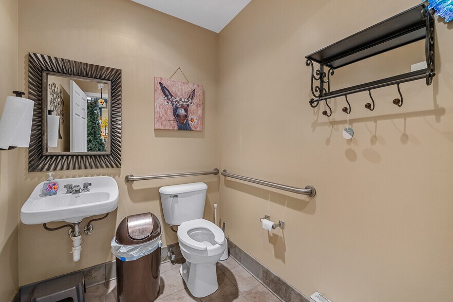 More Photos Of 42 N Main St, Hartford Storefront Retail Residential For Sale