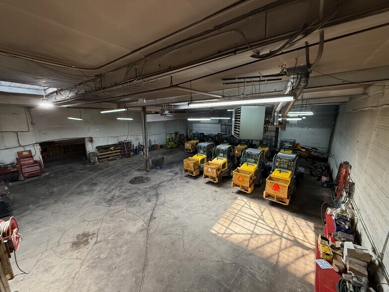 More Photos Of 4278 St Frontenac, Frontenac Auto Repair For Sale