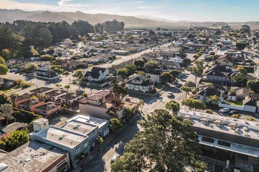 More Photos Of 637 Main St, Half Moon Bay Office For Sale