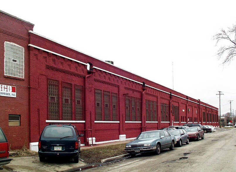 Primary Photo Of 701 N Albany Ave, Chicago Warehouse For Lease