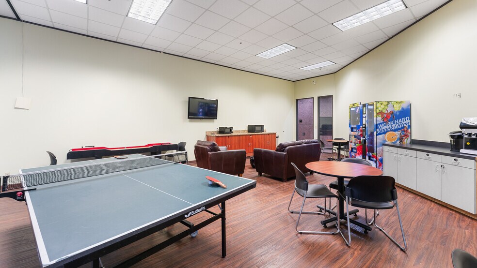 More Photos Of 9101 Lyndon B Johnson Fwy, Dallas Office For Lease