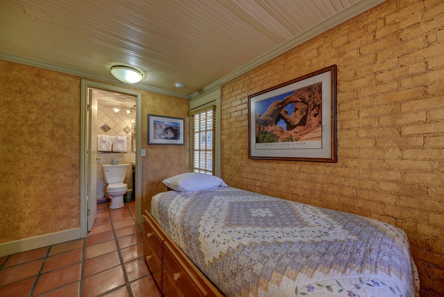 More Photos Of 1804 S Park St, Brenham Hospitality For Sale