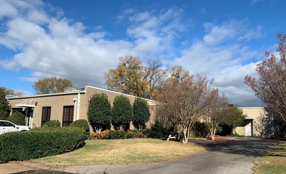 More Photos Of 121 Edinburgh Ct, Greenville Office For Sale