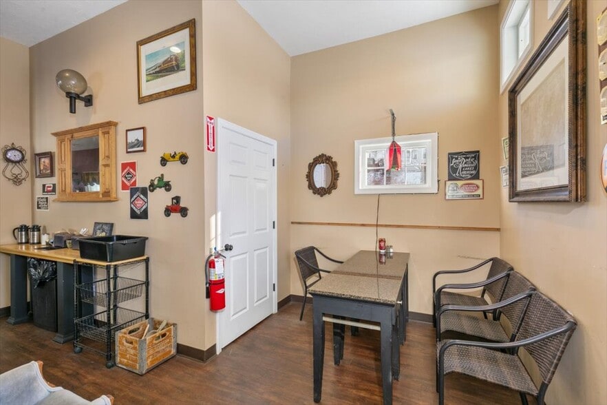 More Photos Of 30 Railroad Ave, Haverhill Restaurant For Sale