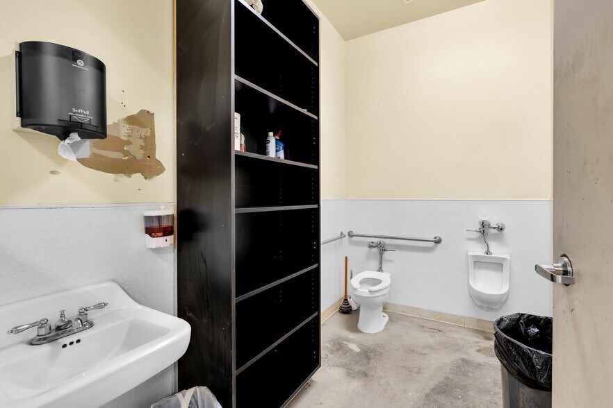 More Photos Of 54465 29 Palms Highway, Yucca Valley Warehouse For Sale