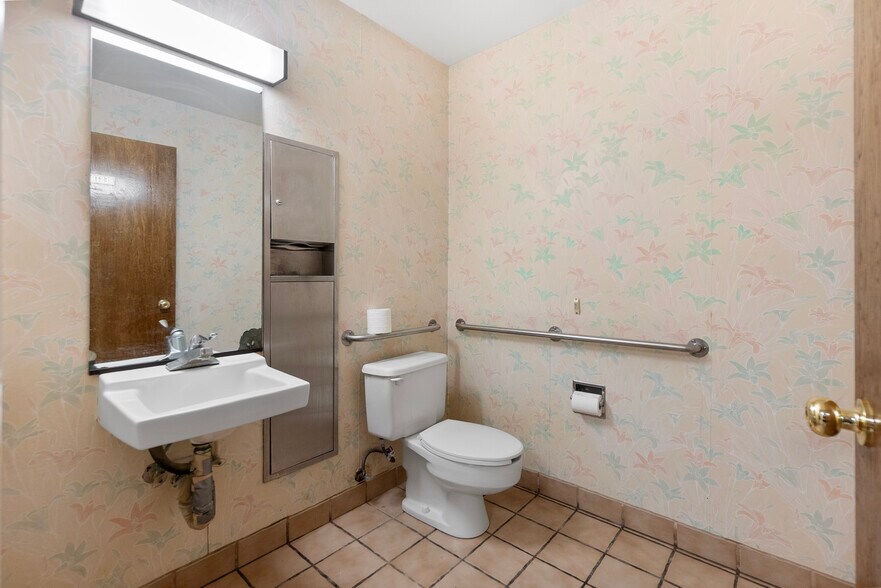 More Photos Of 361-397 N San Jacinto St, Hemet Medical For Sale