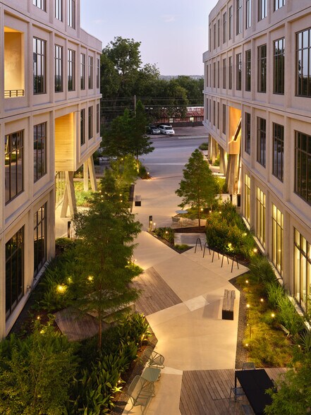 More Photos Of 3232 E Cesar Chavez St, Austin Unknown For Lease