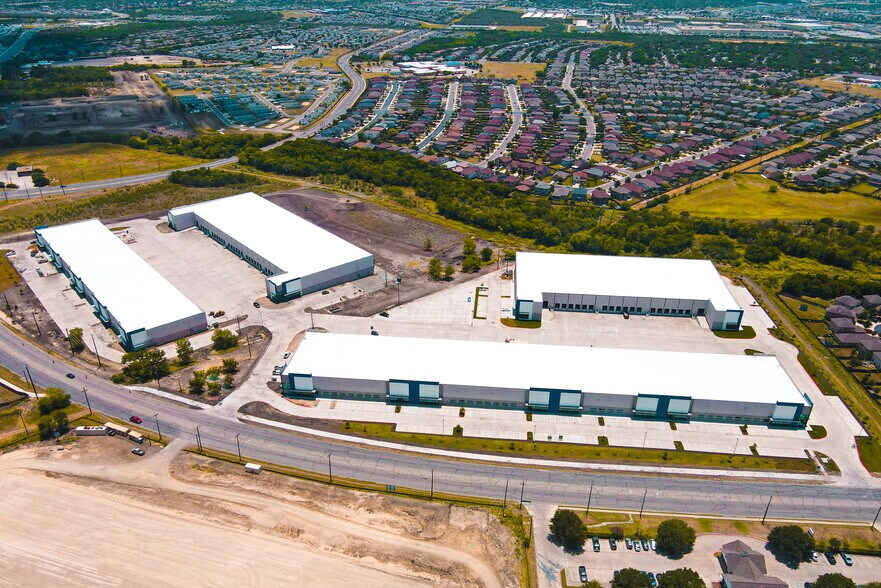 More Photos Of 5930-6010 Eisenhauer Rd, San Antonio Warehouse For Lease