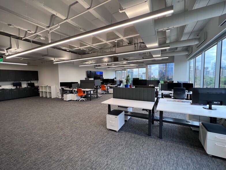 More Photos Of 3800 Maple Ave, Dallas Office For Lease