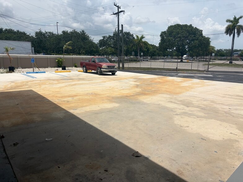 More Photos Of 17440 NW 2nd Ave, Miami Auto Repair For Sale