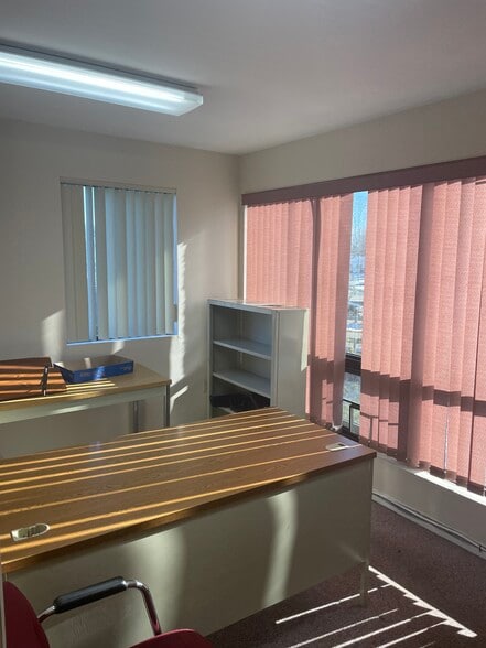 More Photos Of 567 Vauxhall St, Waterford Medical For Sale
