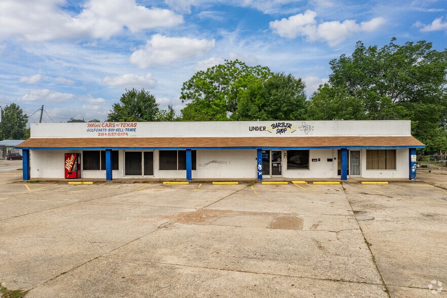 More Photos Of 2801 N Alexander Dr, Baytown Service Station For Lease