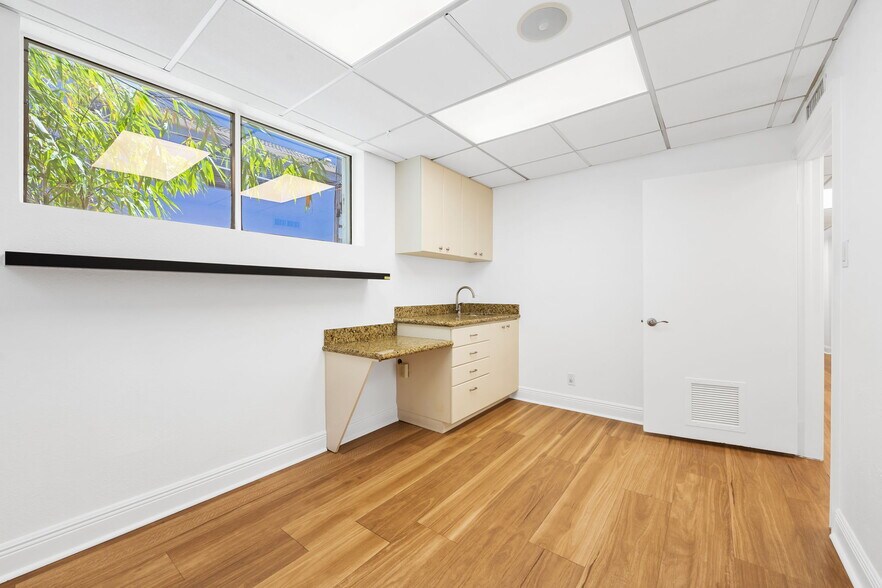 More Photos Of 100 SE 15th Ave, Fort Lauderdale Medical For Lease